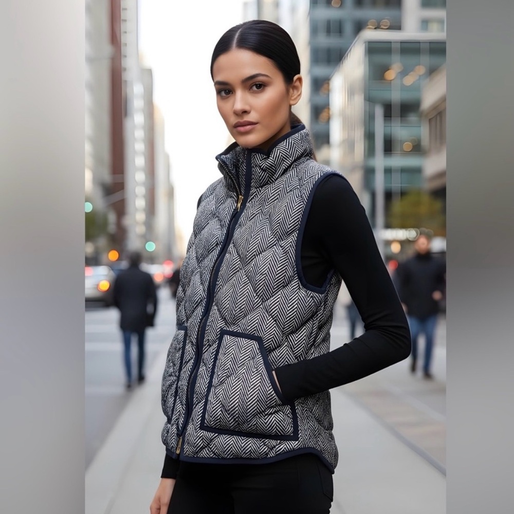 Excellent Condition! J. Crew Down Filled Black and Cream Herringbone Vest Size M